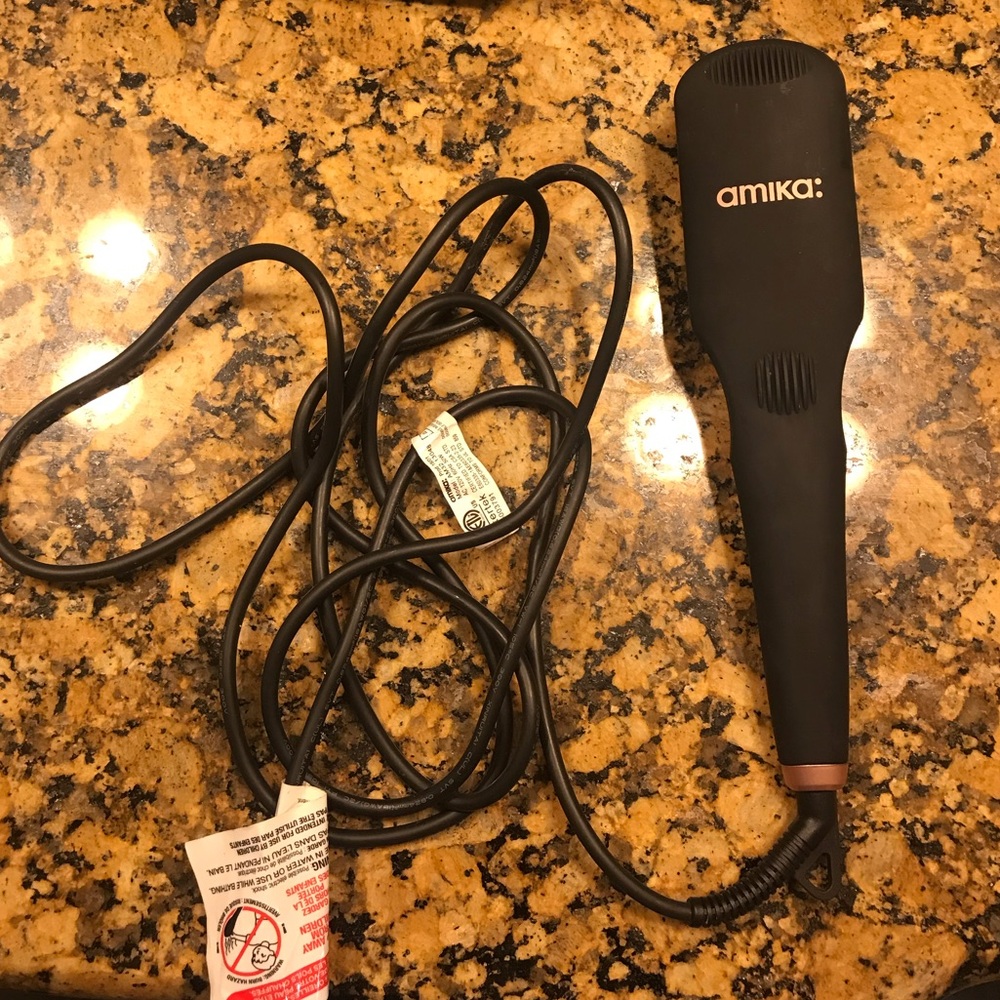 Amika Straightening Brush